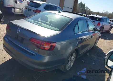 2017 Volkswagen Jetta 1.8T Sel/1.8T Sel Premium z USA, uszkodzony, nr VIN 3VWL17AJ7HM271685